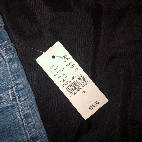 🟣DENIM SHORTS🟣 - Picture 4 of 7